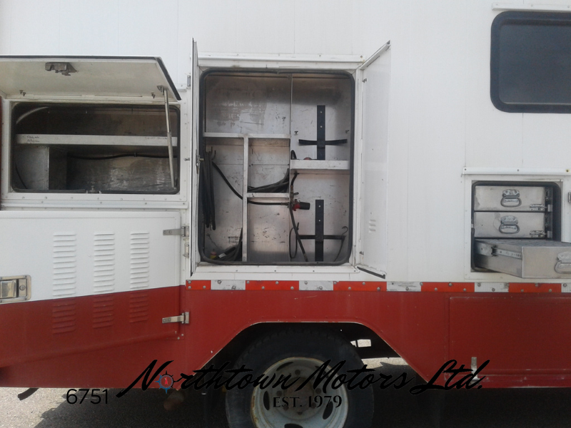 
								2001 Ford F550 Command Centre full									