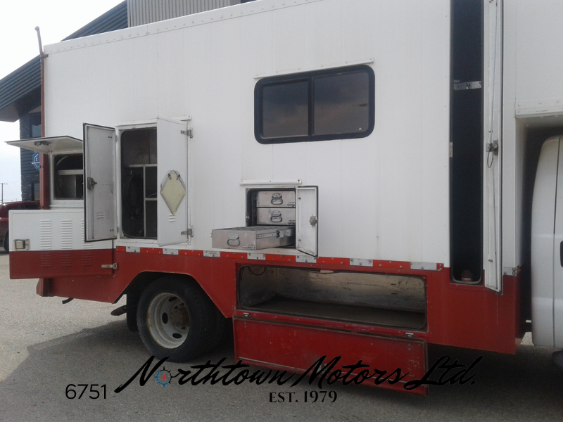 
								2001 Ford F550 Command Centre full									