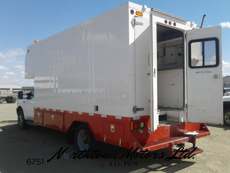 
								2001 Ford F550 Command Centre full									