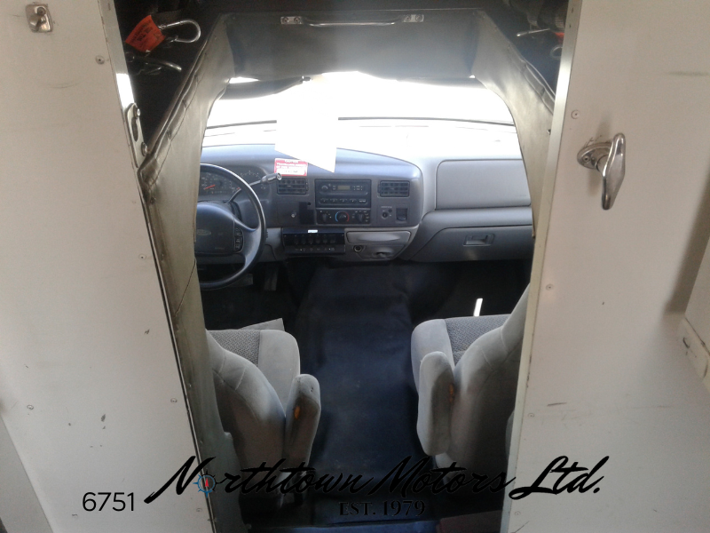 
								2001 Ford F550 Command Centre full									