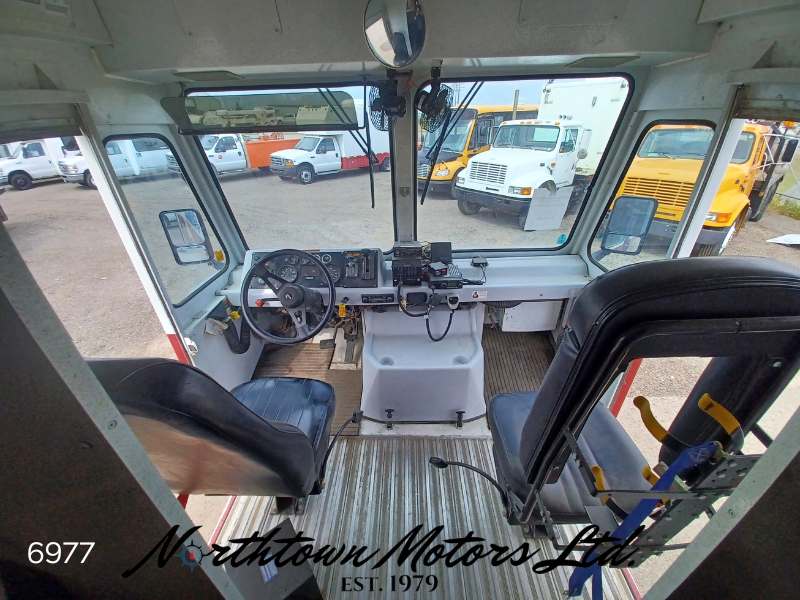 
								1999 Freightliner MT55 Rescue Van full									