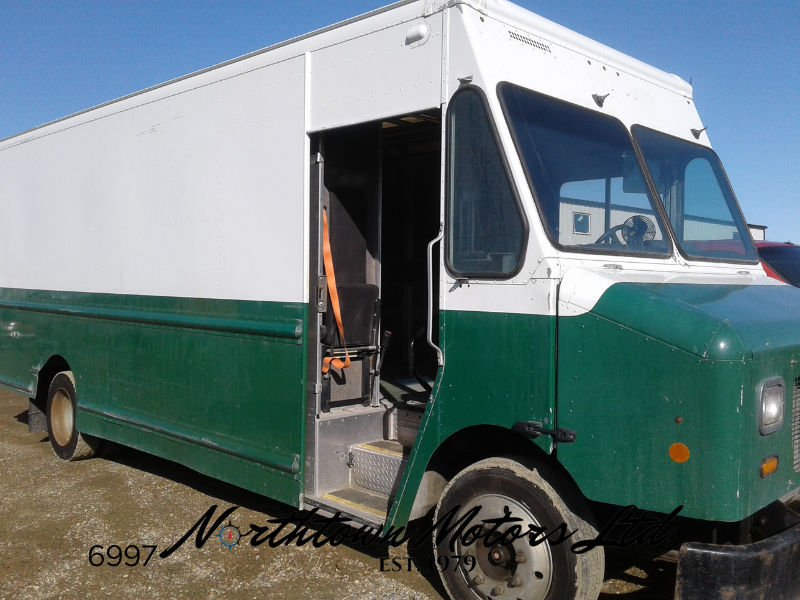 
								2011 Freightliner MT45 Curb Van full									