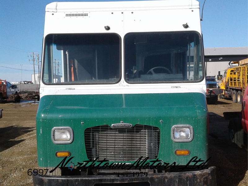 
								2011 Freightliner MT45 Curb Van full									