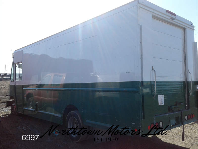 
								2011 Freightliner MT45 Curb Van full									