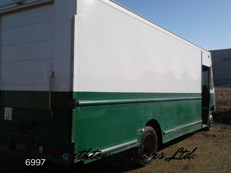 
								2011 Freightliner MT45 Curb Van full									