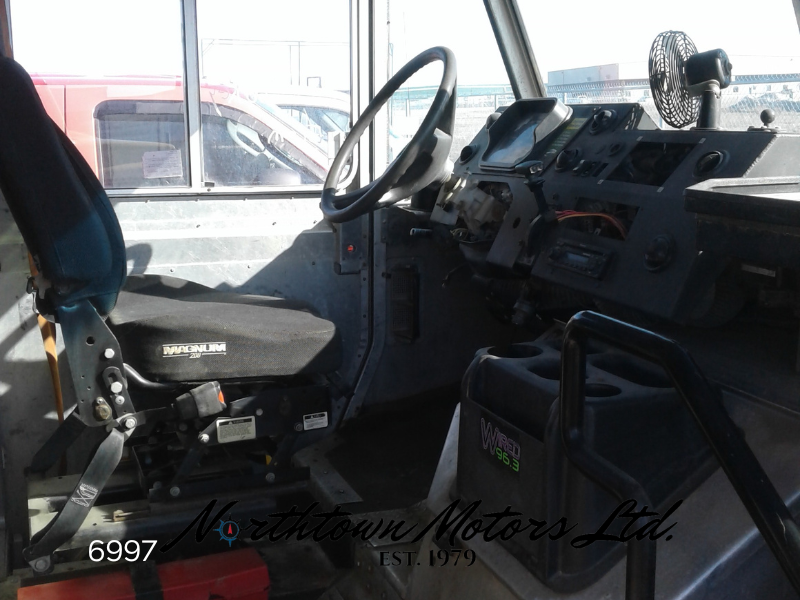 
								2011 Freightliner MT45 Curb Van full									