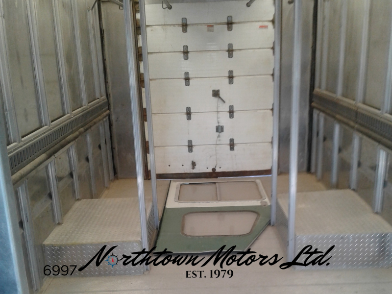 
								2011 Freightliner MT45 Curb Van full									