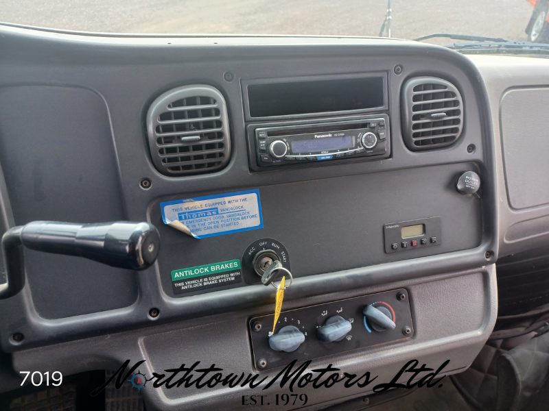 
								2008 Freightliner Thomas 36 Passenger Bus full									