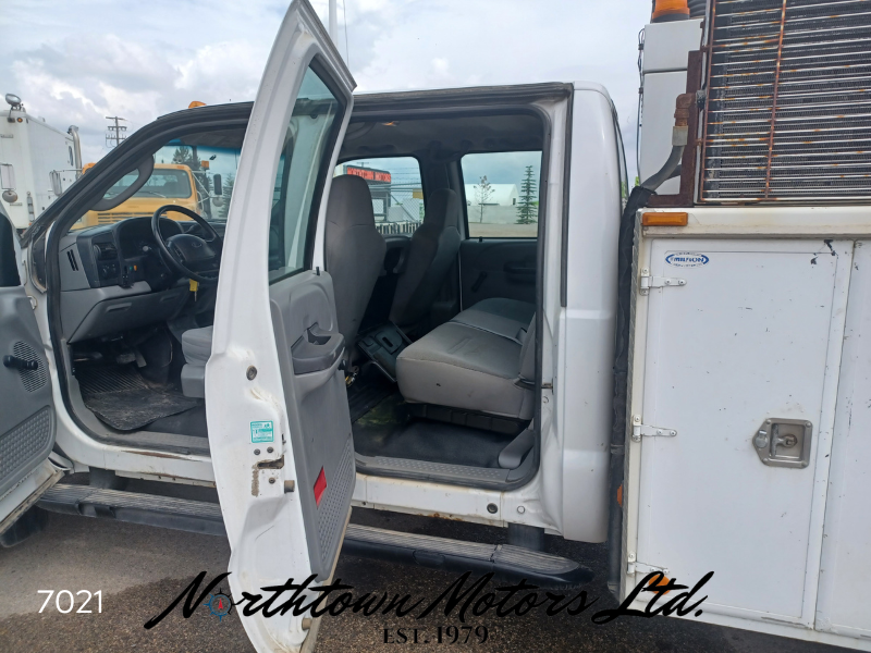 
								2005 Ford F550 Service Body full									