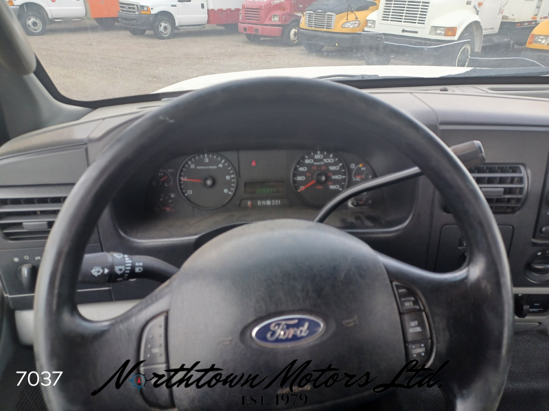 
								2007 Ford F350 Cab & Chassis full									