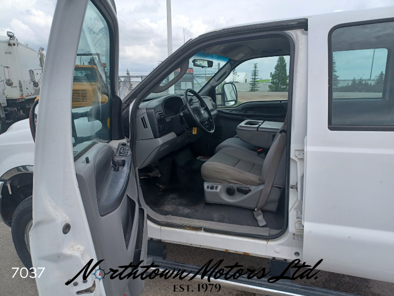 
								2007 Ford F350 Cab & Chassis full									