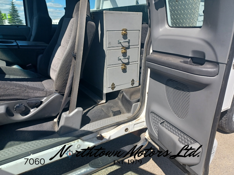 
								2002 Ford F350 Service Body full									