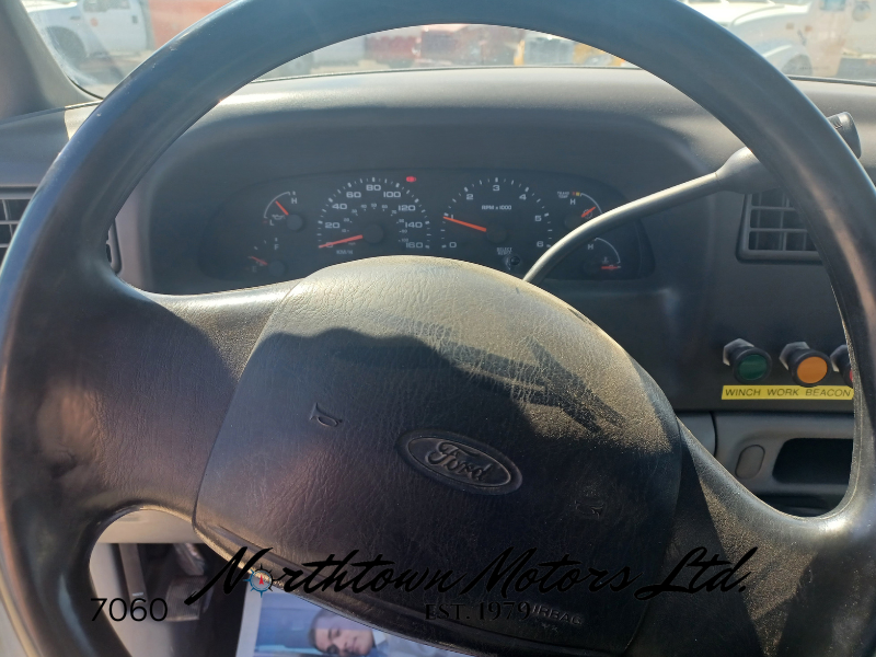 
								2002 Ford F350 Service Body full									