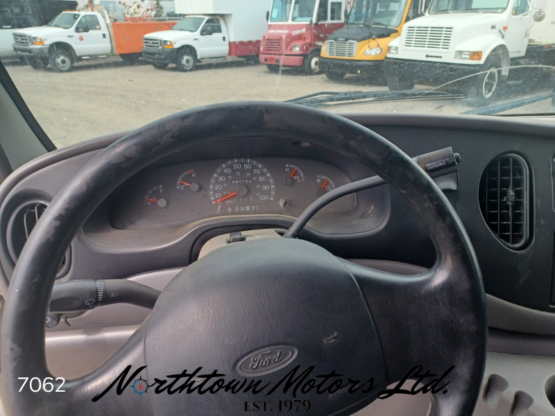 
								2000 Ford E350 Bucket Van full									