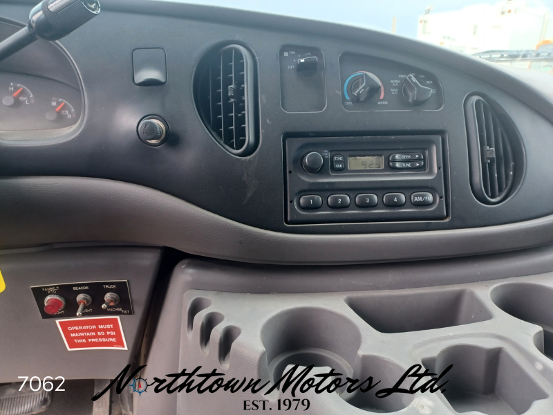 
								2000 Ford E350 Bucket Van full									