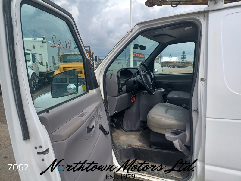 
								2000 Ford E350 Bucket Van full									