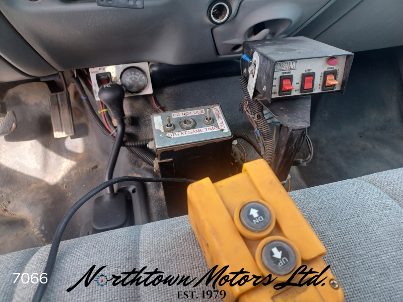 
								2002 Ford F550 Dump Box full									