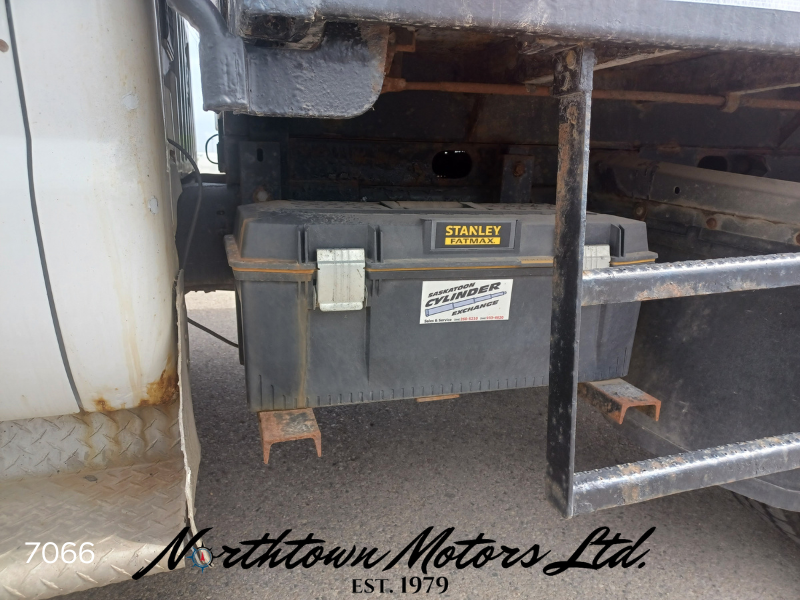 
								2002 Ford F550 Dump Box full									