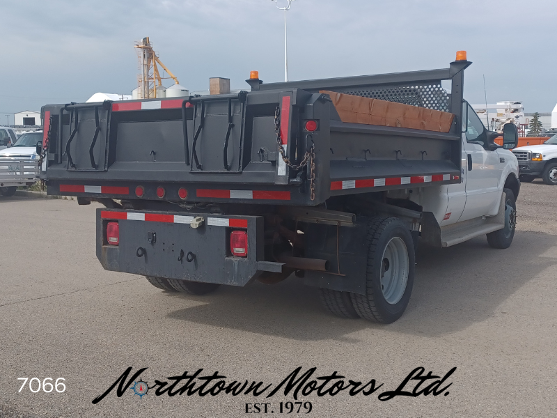 
								2002 Ford F550 Dump Box full									