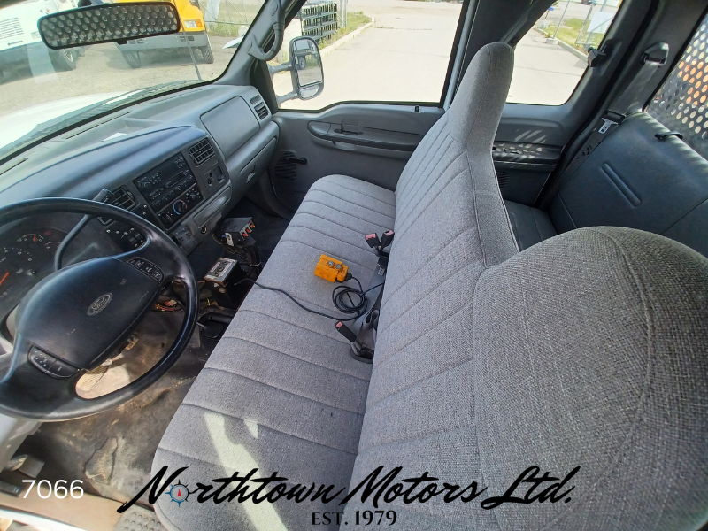 
								2002 Ford F550 Dump Box full									