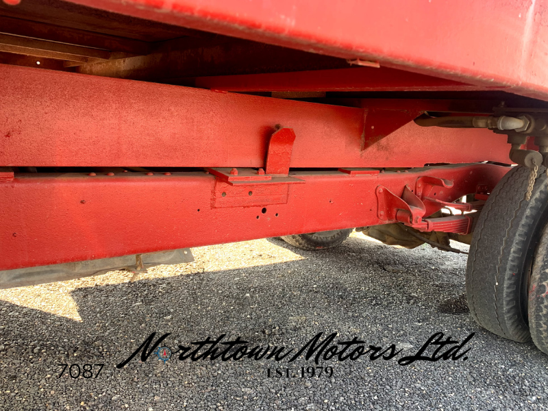 
								1975 Ford F350 Grain Box & Hoist full									