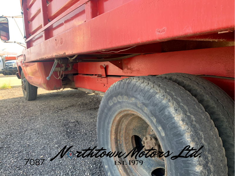 
								1975 Ford F350 Grain Box & Hoist full									