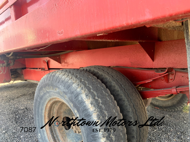 
								1975 Ford F350 Grain Box & Hoist full									
