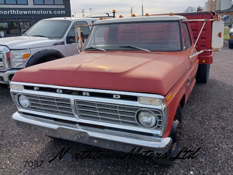
								1975 Ford F350 Grain Box & Hoist full									