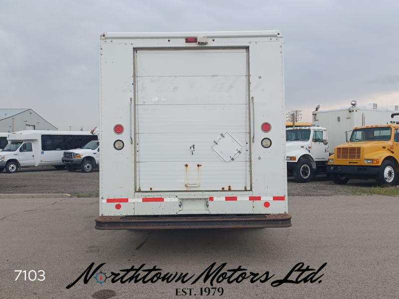 
								2006 Ford E450 Curb Van full									