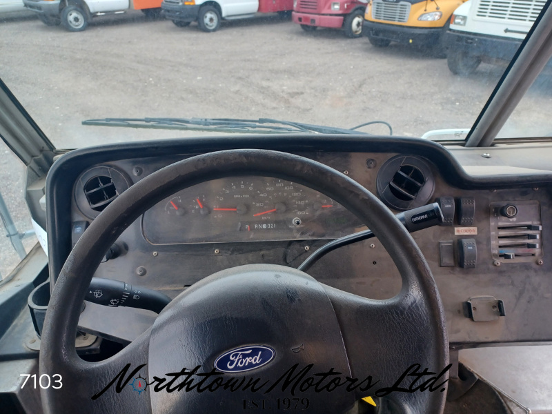 
								2006 Ford E450 Curb Van full									