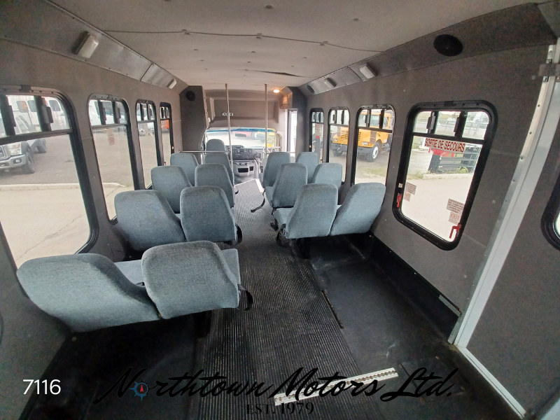 
								2011 Ford E450 14 Passenger Bus full									