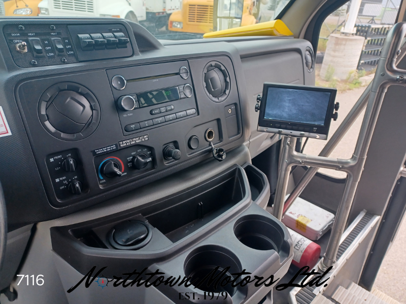 
								2011 Ford E450 14 Passenger Bus full									