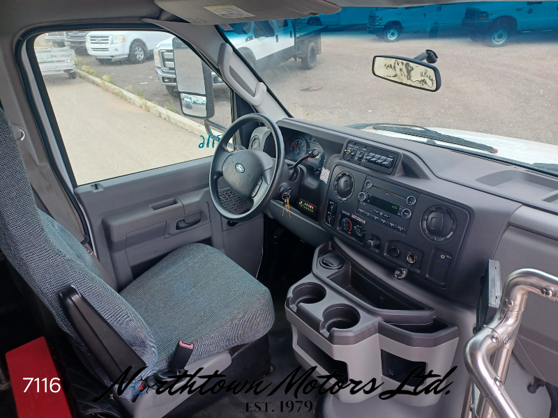 
								2011 Ford E450 14 Passenger Bus full									