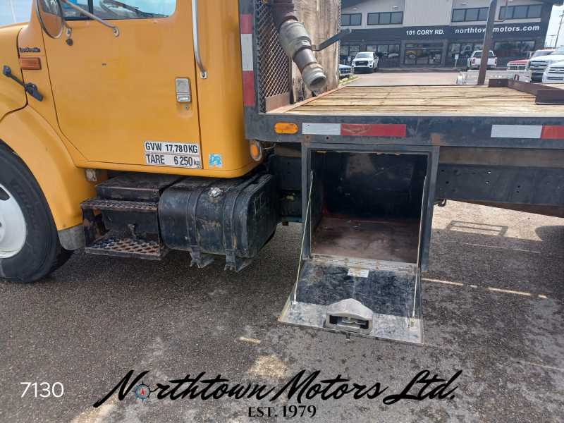 
								1995 International 4700 S/A Flat Deck full									