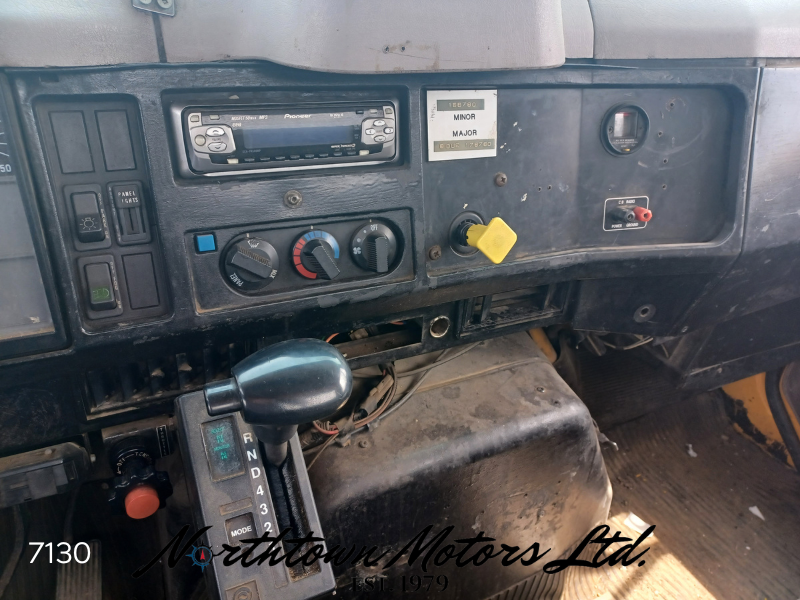 
								1995 International 4700 S/A Flat Deck full									