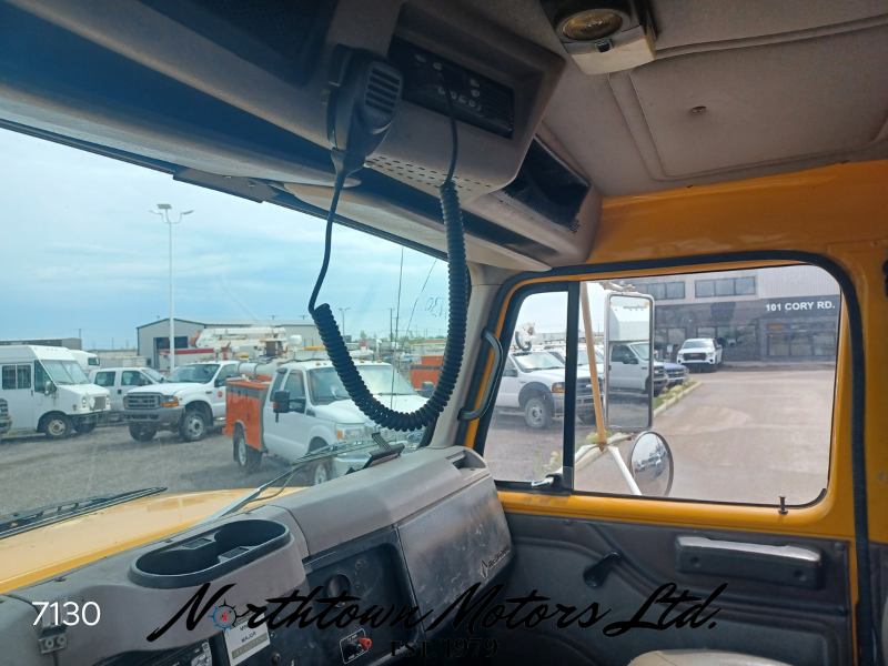 
								1995 International 4700 S/A Flat Deck full									