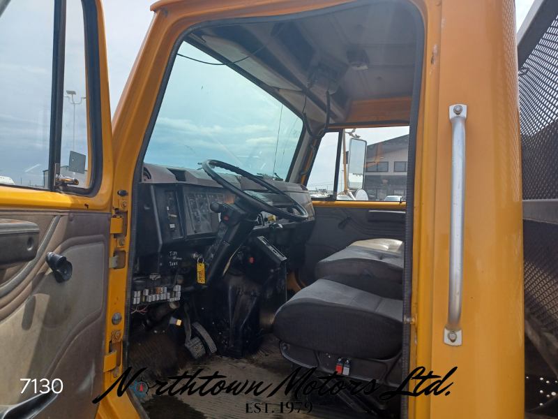 
								1995 International 4700 S/A Flat Deck full									