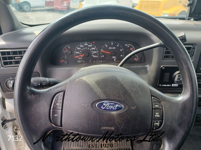 
								2004 Ford F550 Flat Deck full									