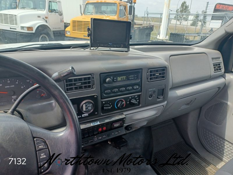 
								2004 Ford F550 Flat Deck full									