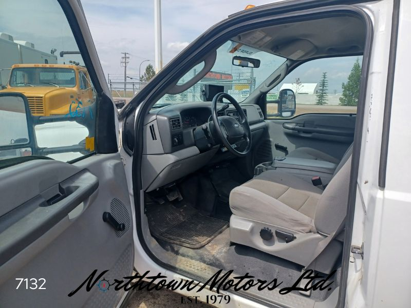 
								2004 Ford F550 Flat Deck full									