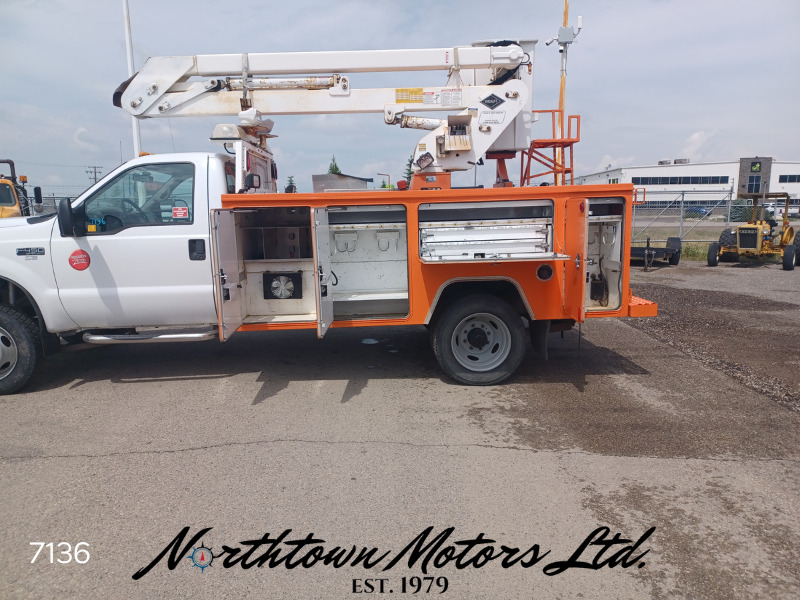 
								2000 Ford F450 Bucket Truck full									