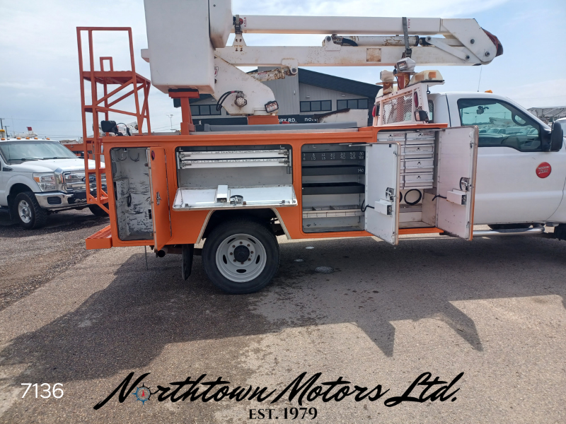 
								2000 Ford F450 Bucket Truck full									