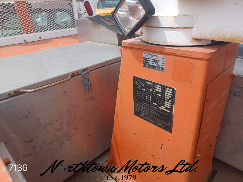 
								2000 Ford F450 Bucket Truck full									