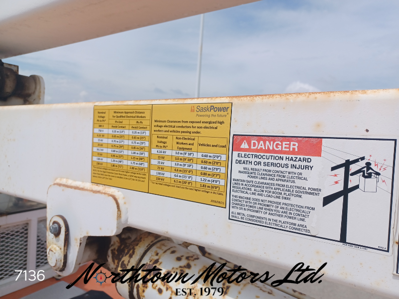 
								2000 Ford F450 Bucket Truck full									