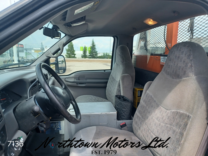 
								2000 Ford F450 Bucket Truck full									