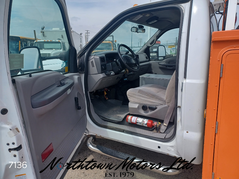 
								2000 Ford F450 Bucket Truck full									