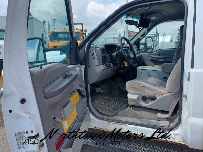 
								2000 Ford F450 Bucket Truck full									