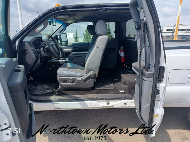 
								2015 Ford F350 Pick Up full									