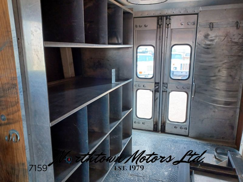 
								2004 Feightliner MT55 Bucket Van full									