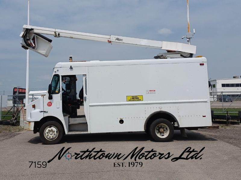 
								2004 Feightliner MT55 Bucket Van full									